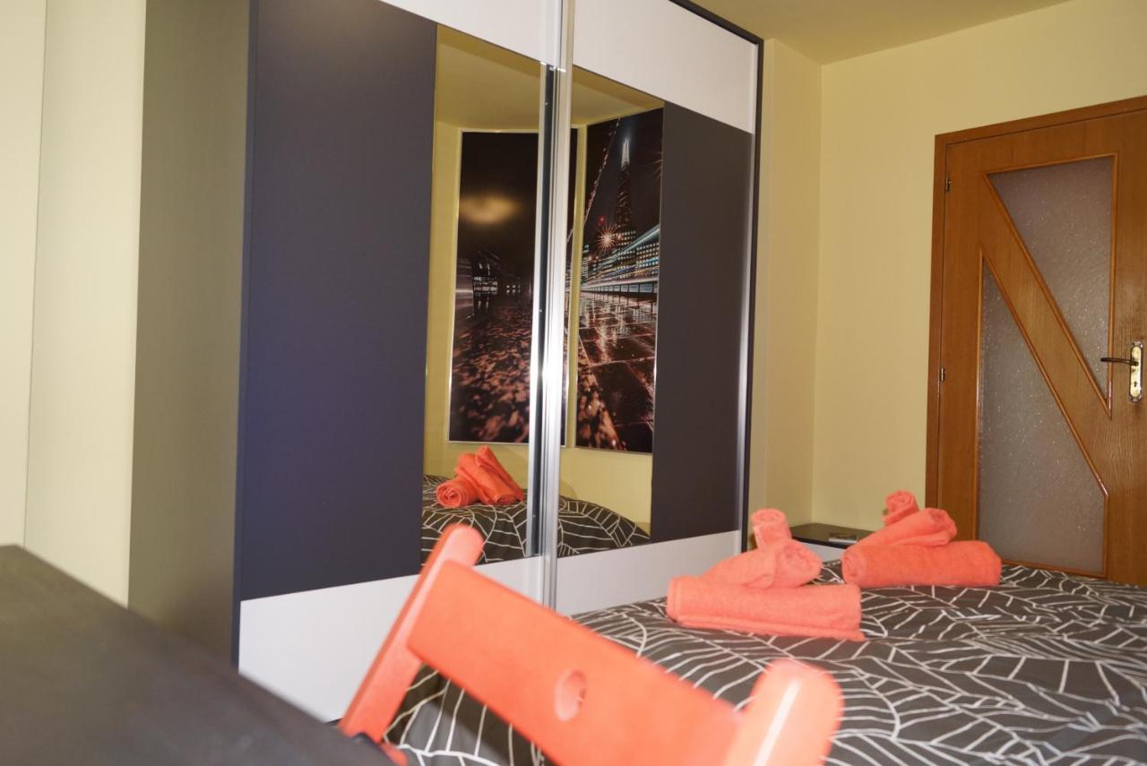 Spacious 2Bdr - Free Parking - Walk Everywhere - 300 Mbps Wifi 瓦爾納 外观 照片