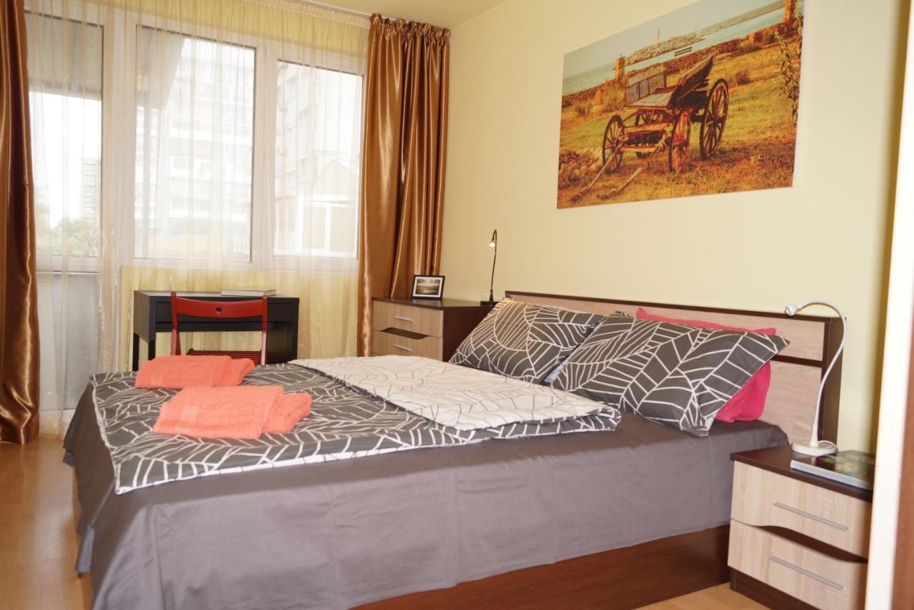 Spacious 2Bdr - Free Parking - Walk Everywhere - 300 Mbps Wifi 瓦爾納 外观 照片