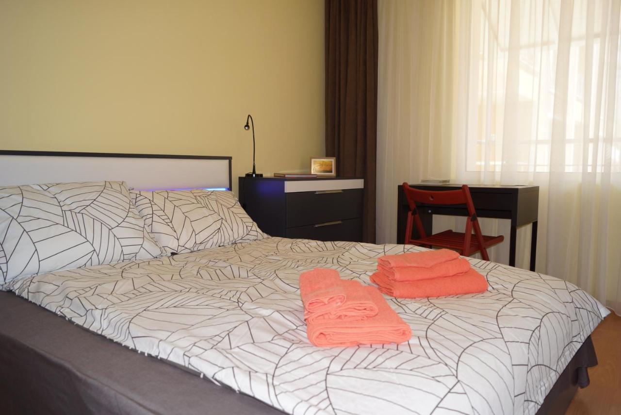 Spacious 2Bdr - Free Parking - Walk Everywhere - 300 Mbps Wifi 瓦爾納 外观 照片